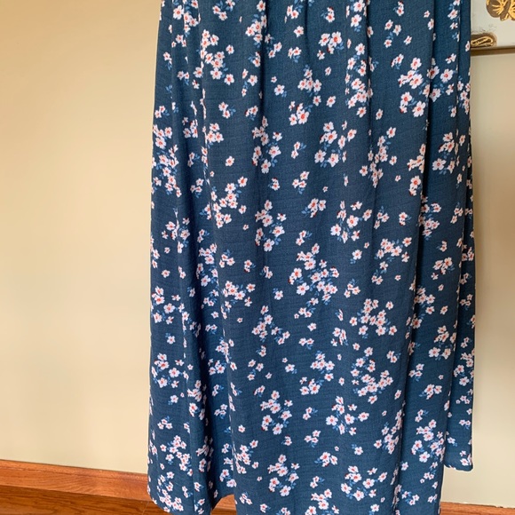 Ali & Jay Smocked Floral Midi Dress blue size Large - Picture 13 of 15